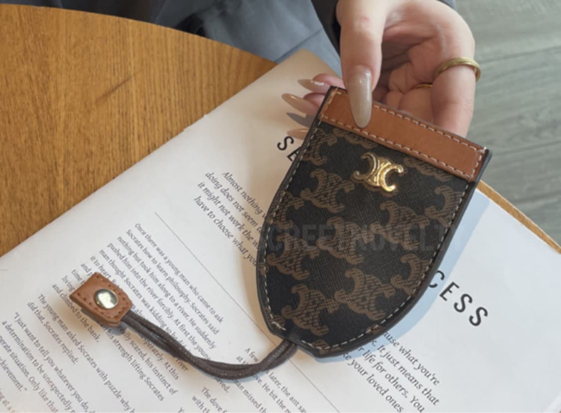 셀린느 트리옹페 키홀더 브라운 상품이미지2