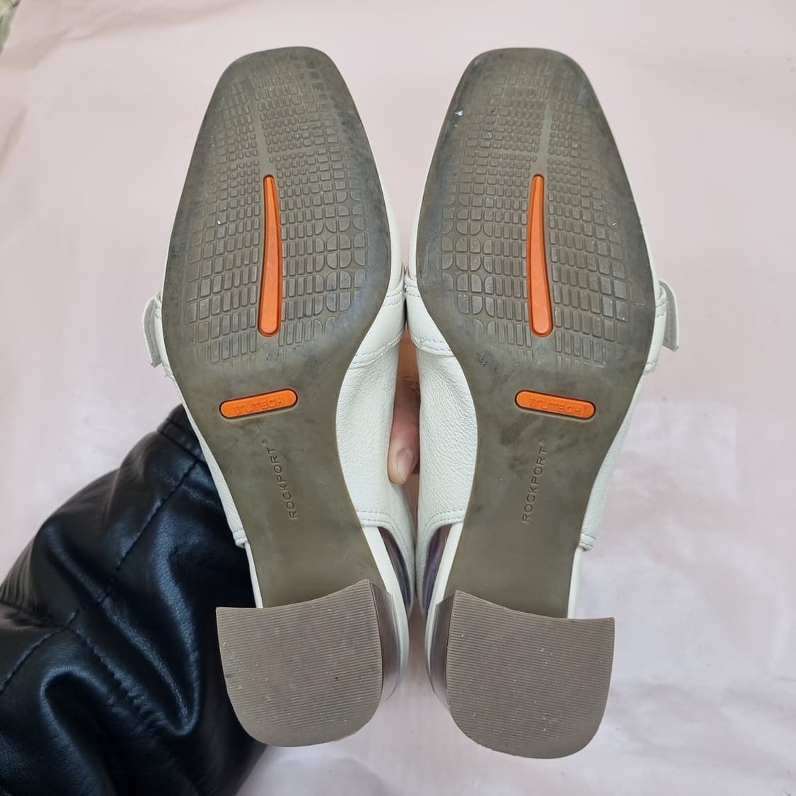 락포트 토탈모션 앨리아나 여성샌들235 굽8 상품이미지3