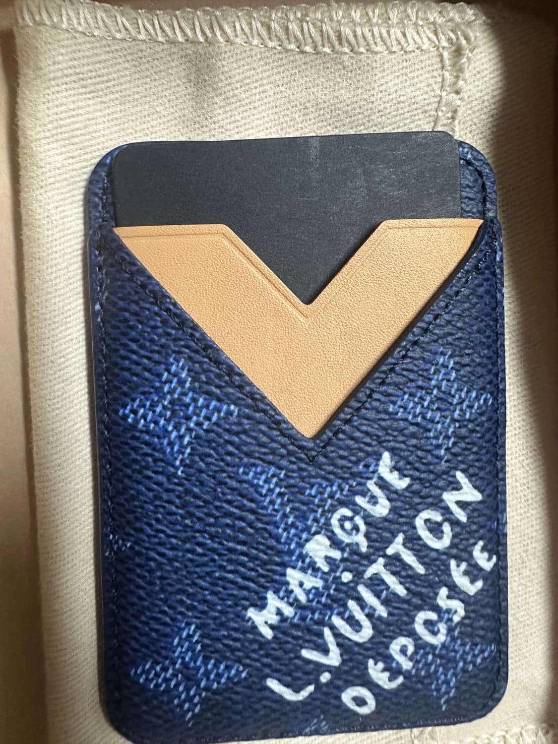 (새상품) 루이비통 맥세이프 카드지갑 포르트 카르트 마그넷 블루 상품이미지1