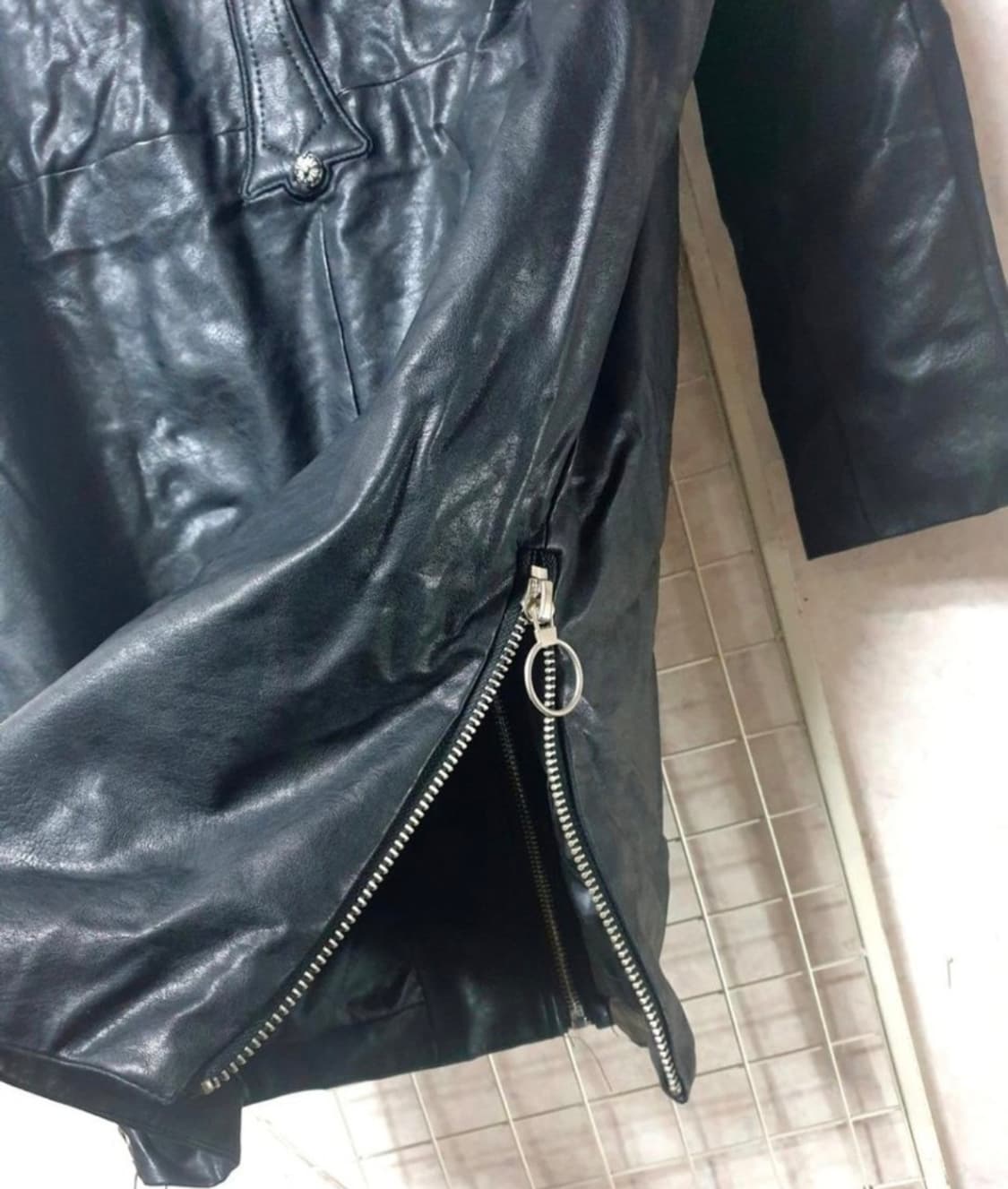 공용 크롬장식 약누빔 가죽 자켓  상품이미지7