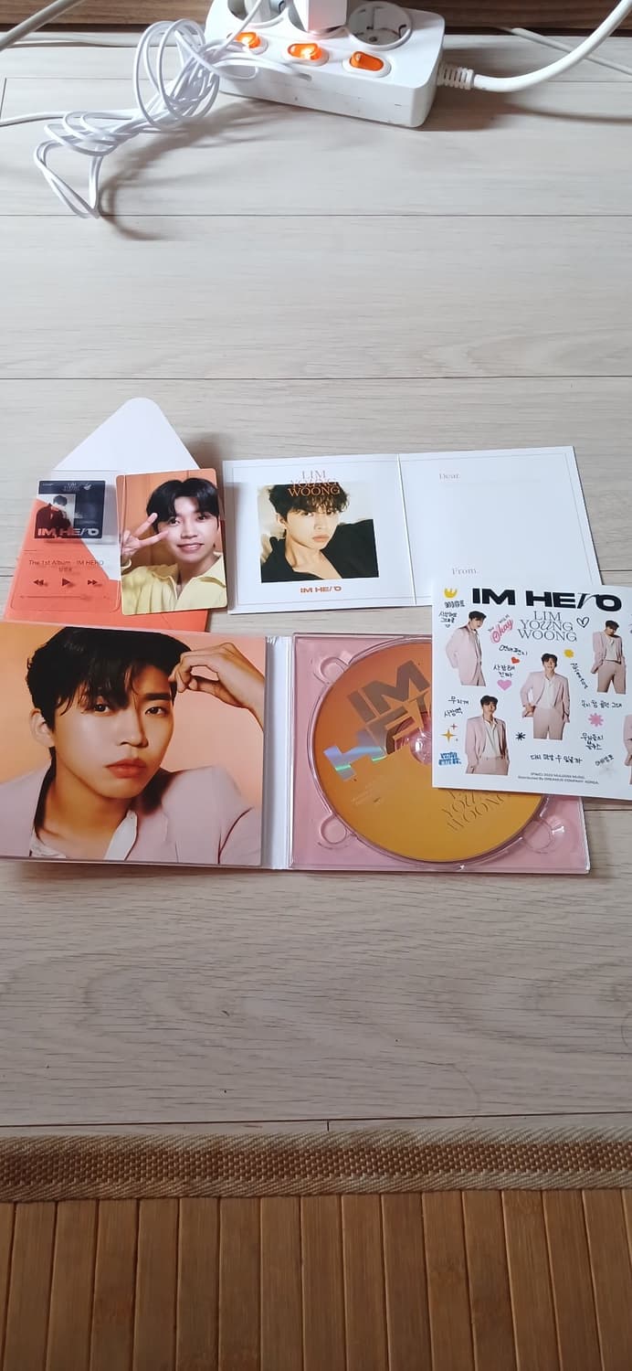 임영웅의 첫 번째 정규 앨범 'IM HERO' 디지팩 버전(총 9개) 상품이미지1