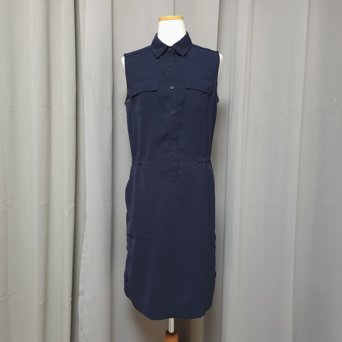 헤지스 슬리브리스 카라 원피스
90 상품이미지1