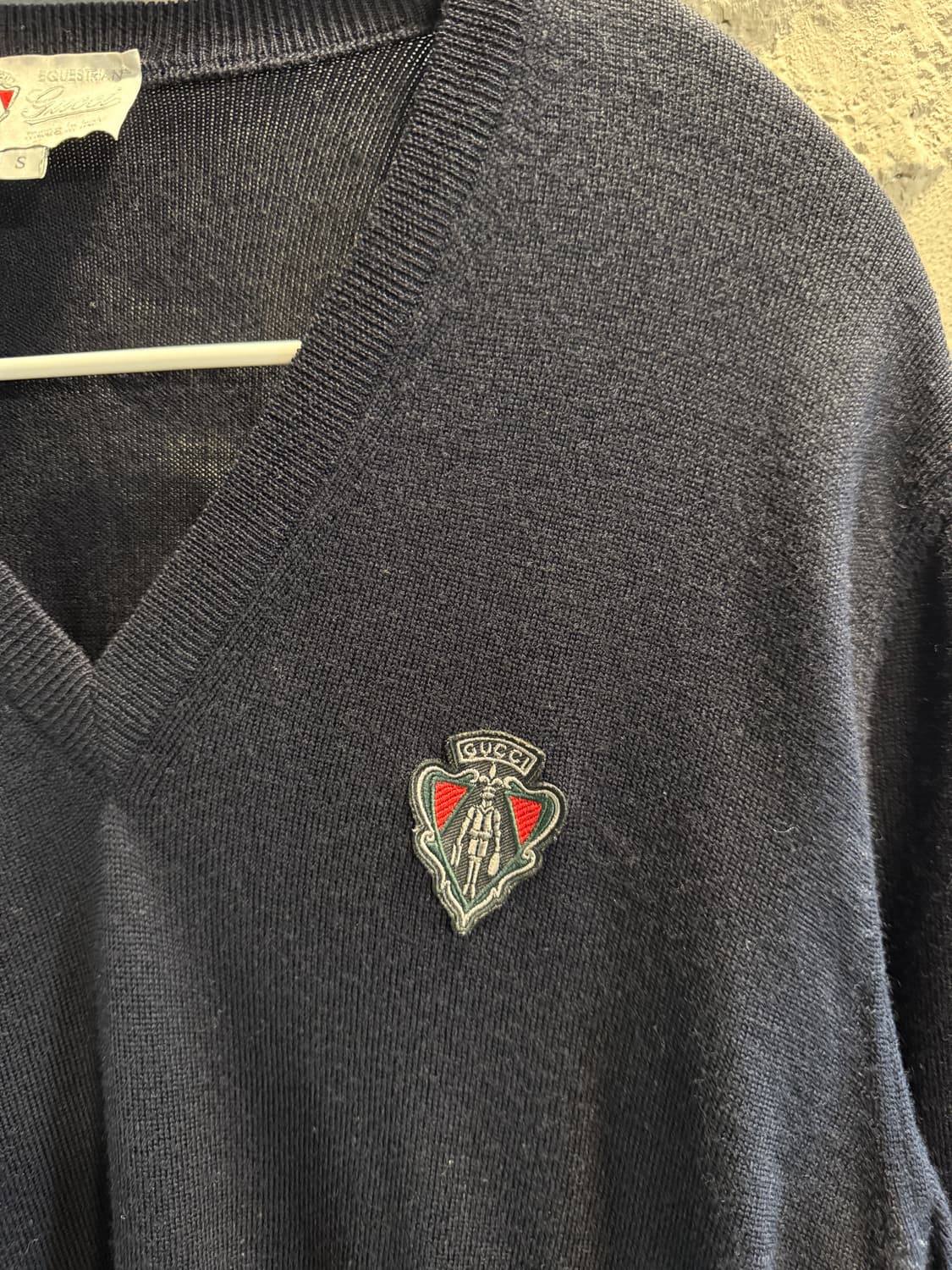 구찌 빈티지 울 니트 브이넥 로고 패치 S 상품이미지2