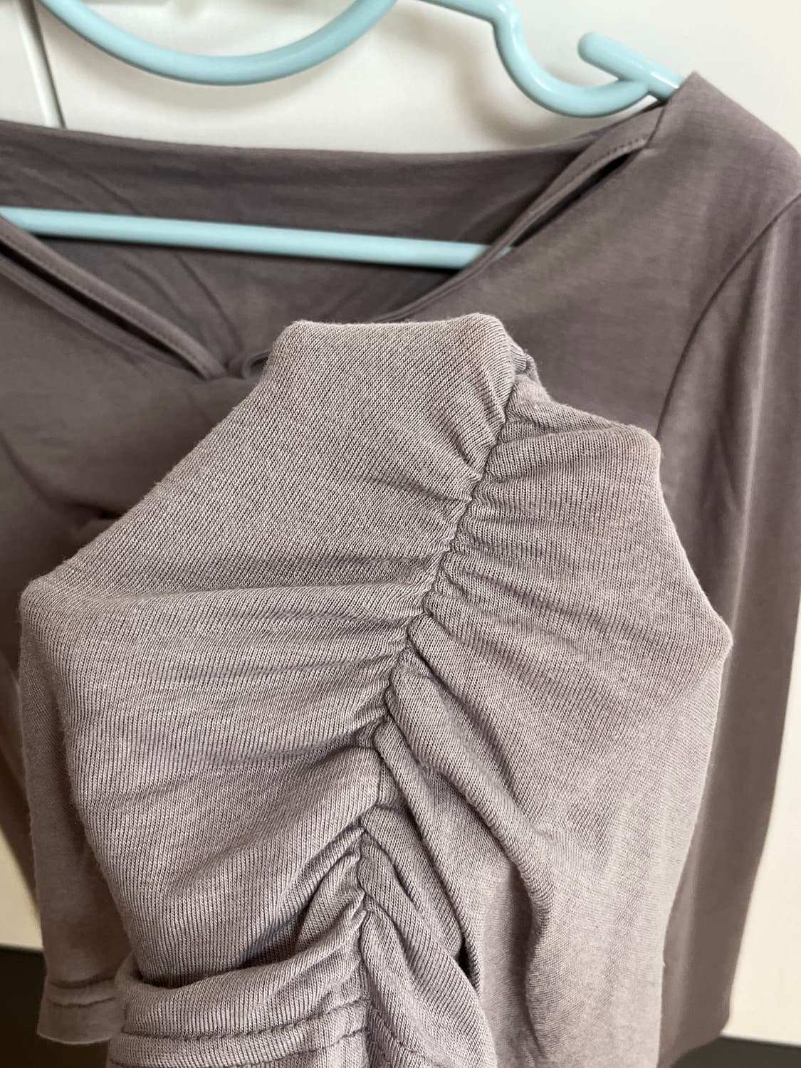 셔링 디테일 롱 슬리브 상품이미지2