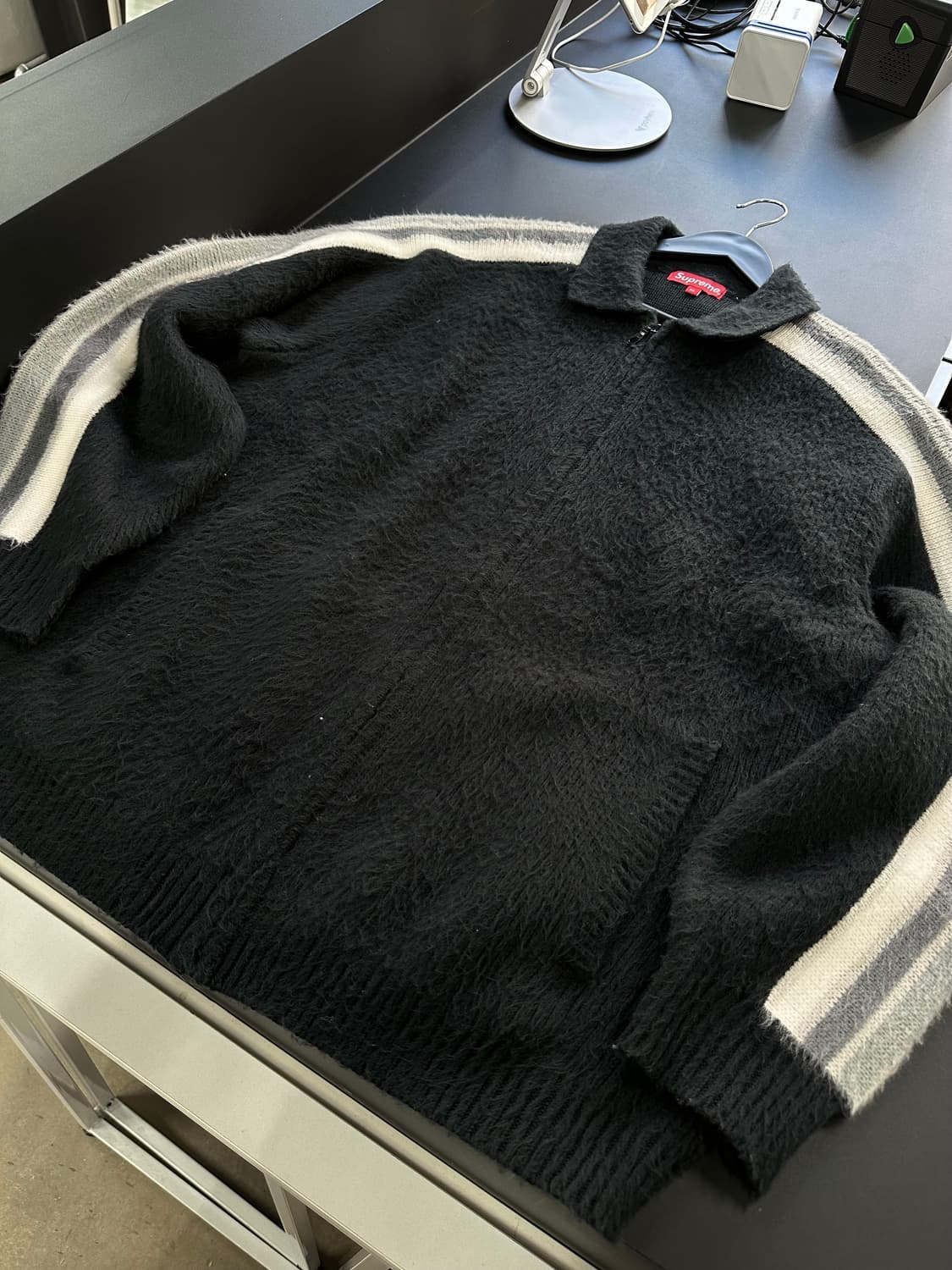 슈프림 백 넥로고 슬리브 스트라이프 스웨터집업 상품이미지6