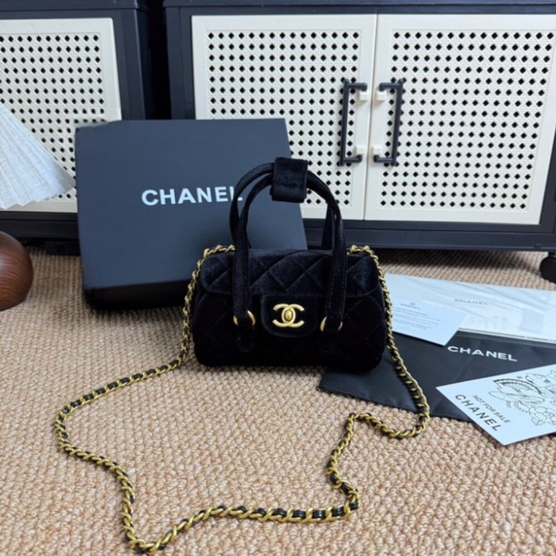 샤넬 뷰티 미니 벨벳 볼링백 크로스백 상품이미지1