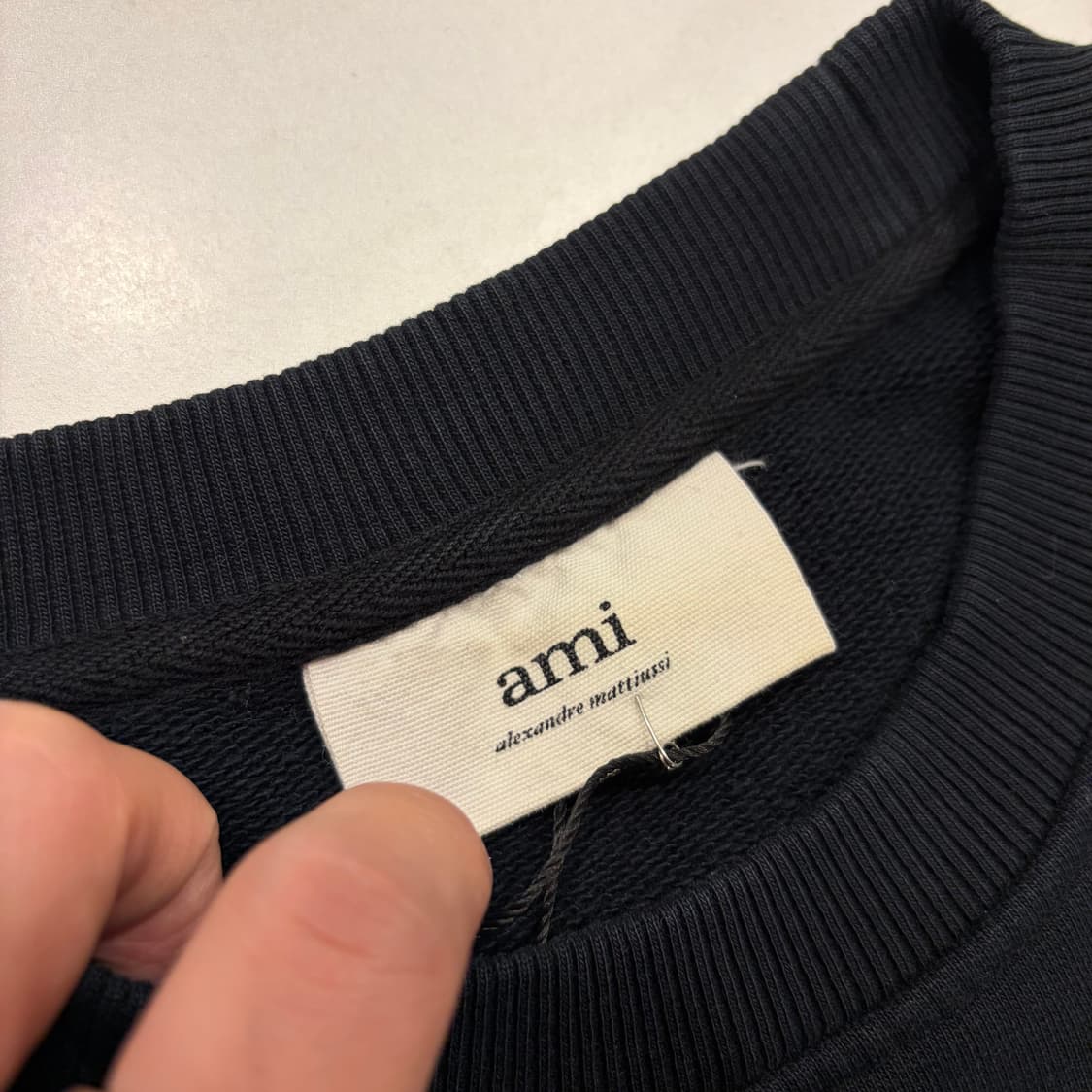 [L] 21s 아미 스몰 하트 블랙 맨투맨 B360 상품이미지5