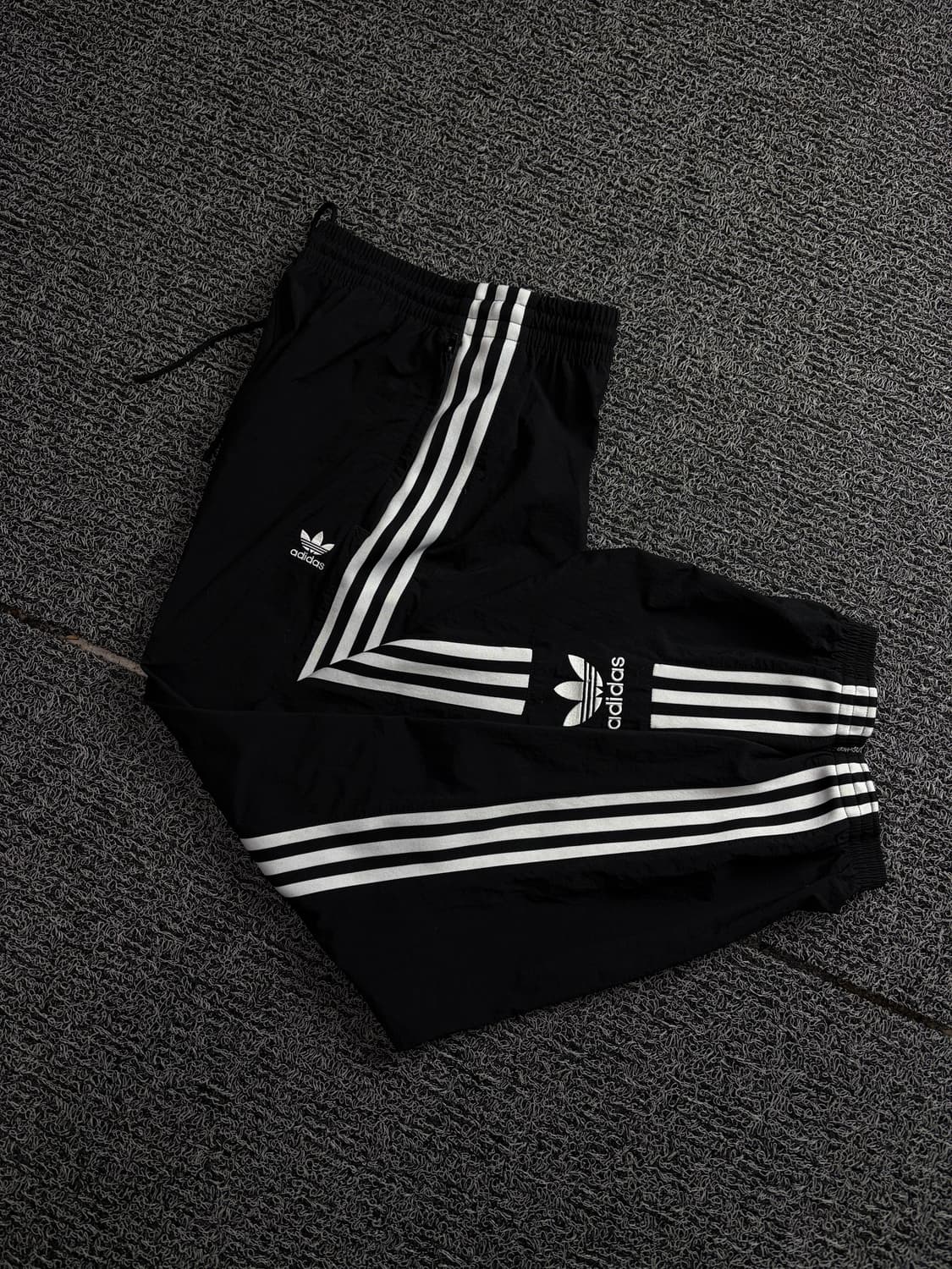 아디다스 트레포일 빅로고 나일론 우븐 트랙팬츠 1587 상품이미지1