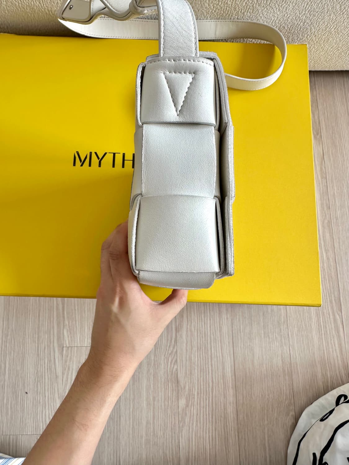 보테가베네타 카세트백 화이트 상품이미지3