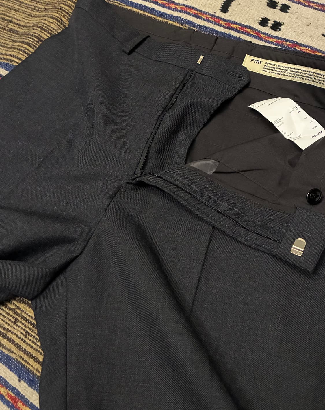(2/31)POTTERY 포터리 울 테이퍼드 팬츠 슬랙스 다크그레이 상품이미지3
