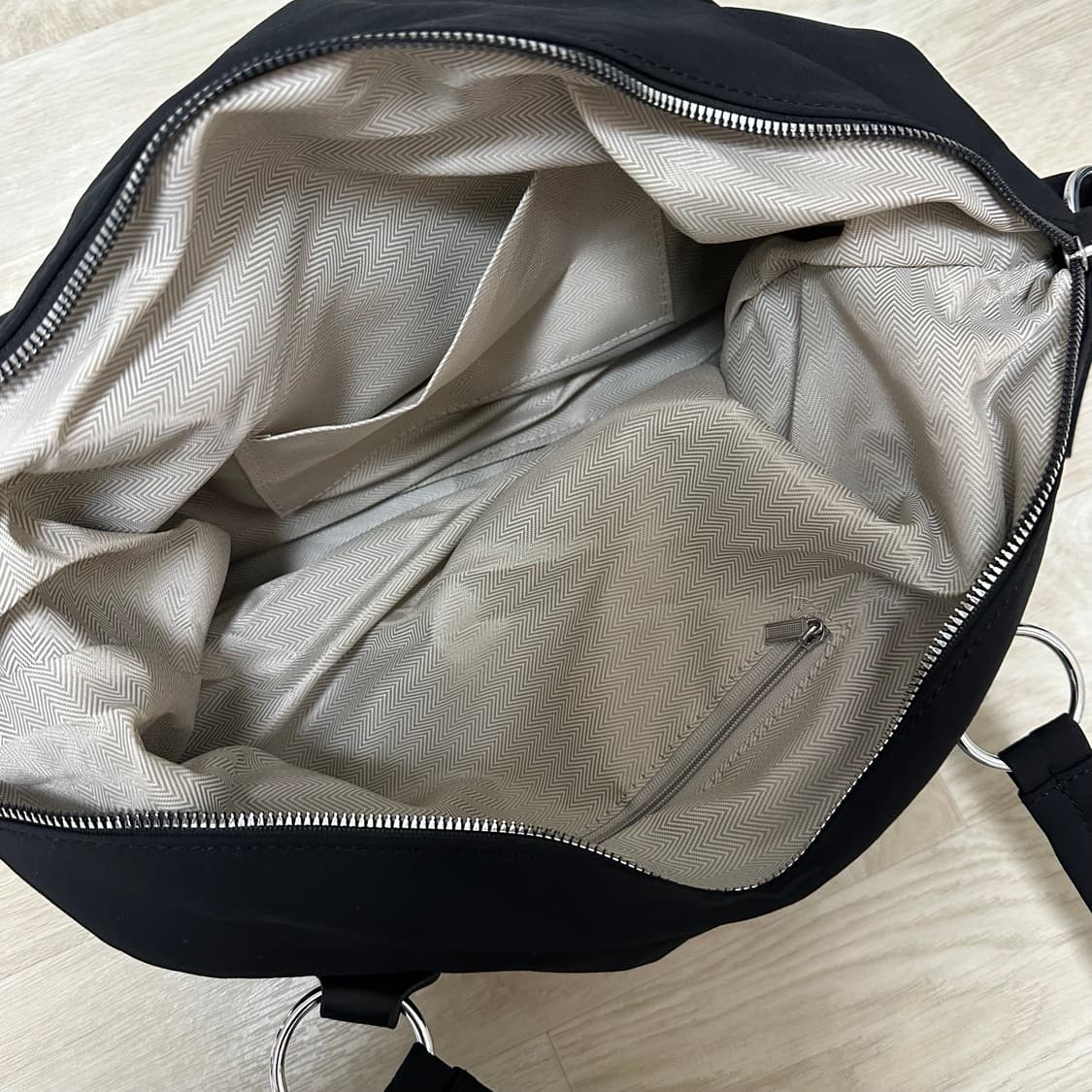 블랙 스터드 빅 숄더백 상품이미지3