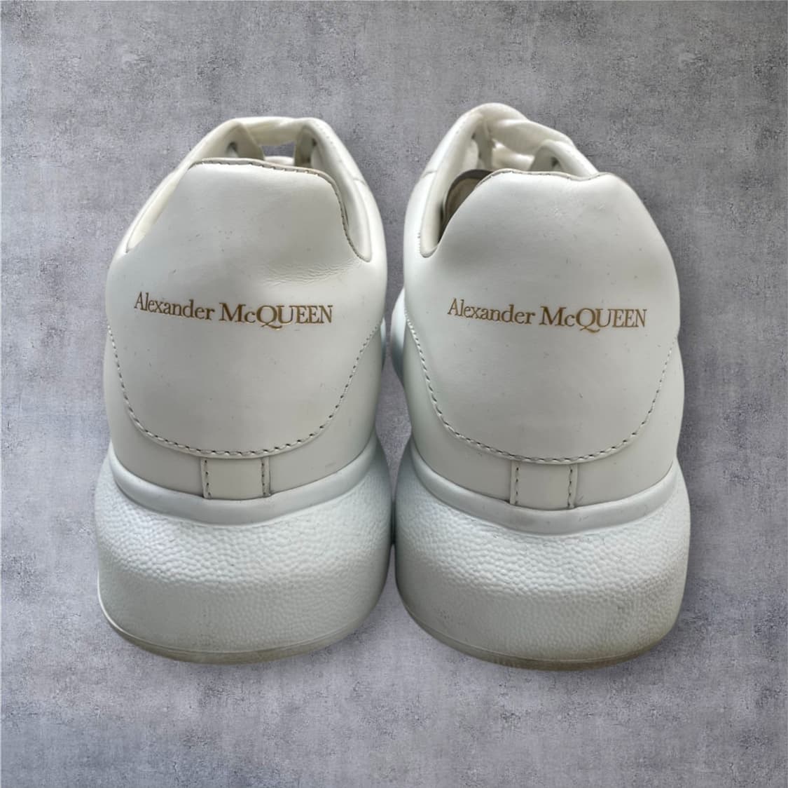 알렉산더맥퀸 화이트 오버솔 스니커즈 35.5 상품이미지7