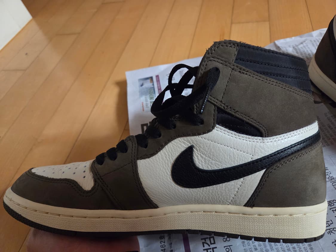 에어 조던 1 레트로 하이 OG 트래비스 스캇 상품이미지4