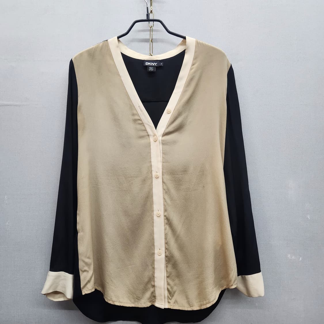 DKNY 배색 셔츠형 실크 블라우스 P(M) 상품이미지1