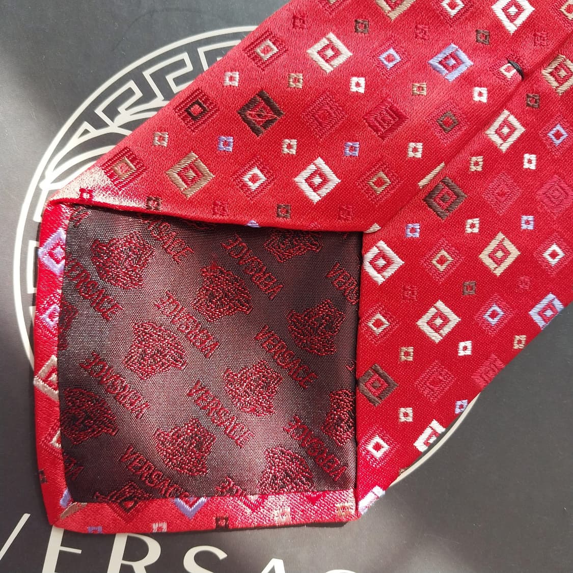 베르사체 실크 자카드 스퀘어 패턴 넥타이 9.2cm A+등급 K2264
 상품이미지7