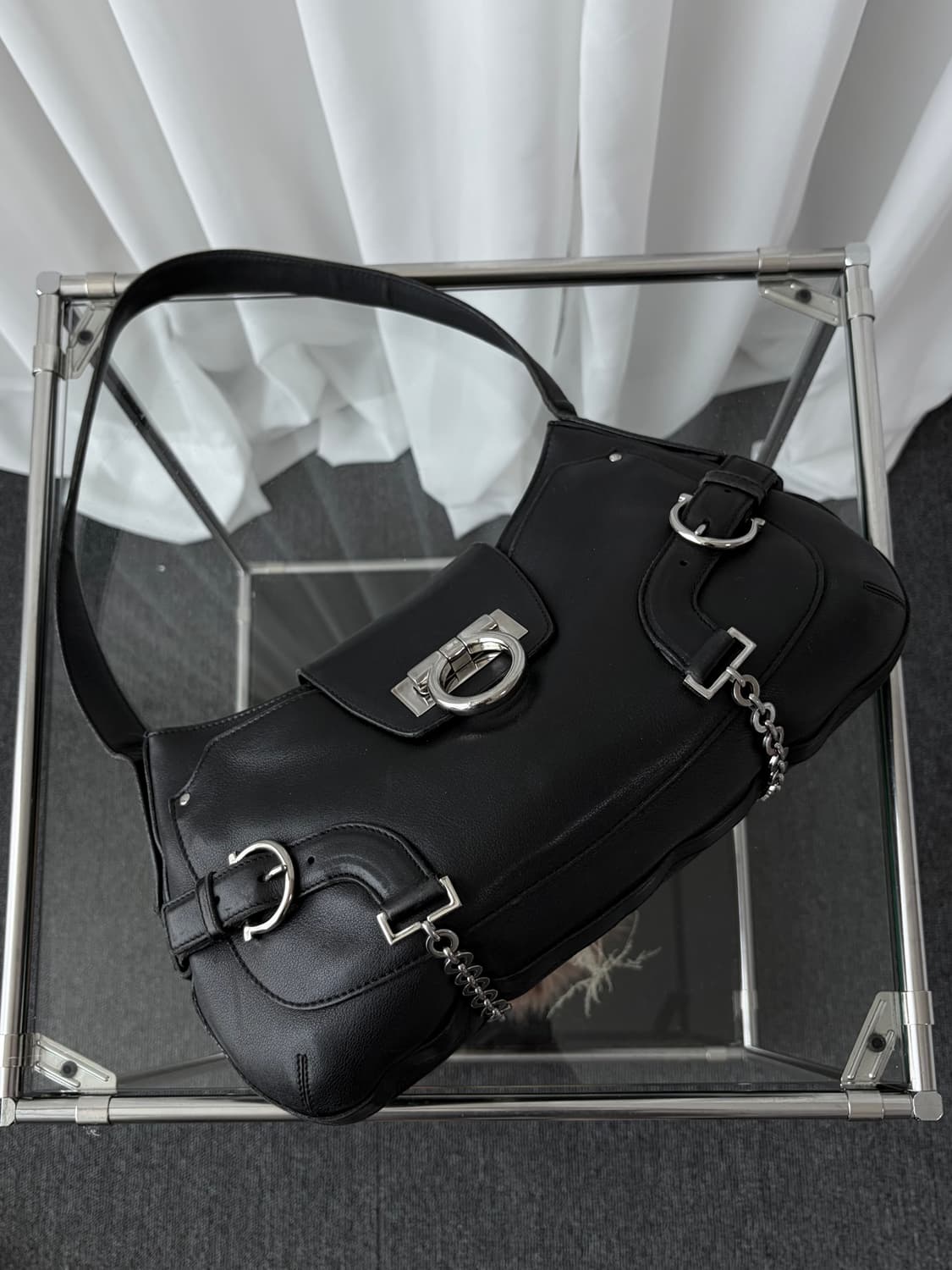 페라가모 간치니 체인 숄더백 상품이미지2