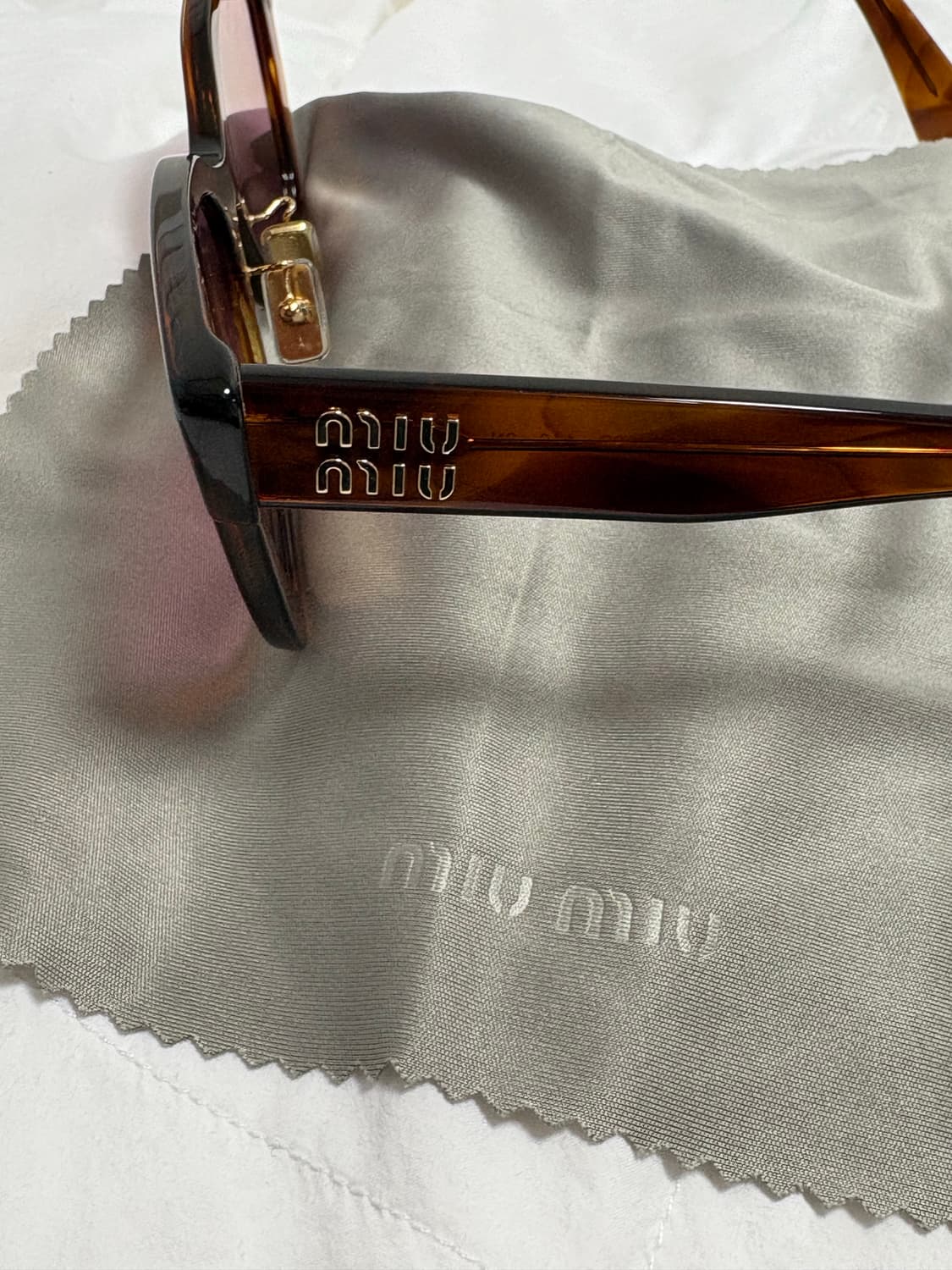 미우미우 선글라스 OMU 02ZS11Q50D 면세점 구매 상품이미지8