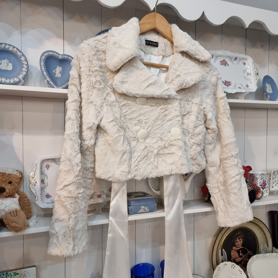 화이트 퍼 리본 크롭 자켓 상품이미지3