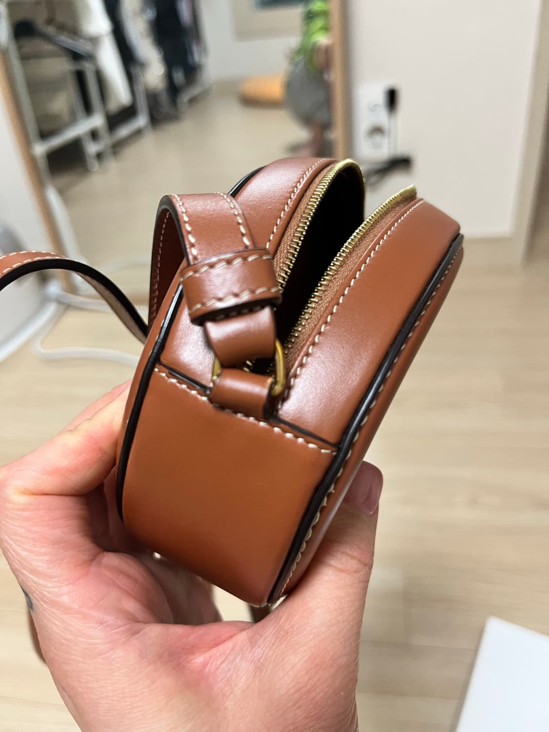 셀린느 오벌펄스 탄 상품이미지3