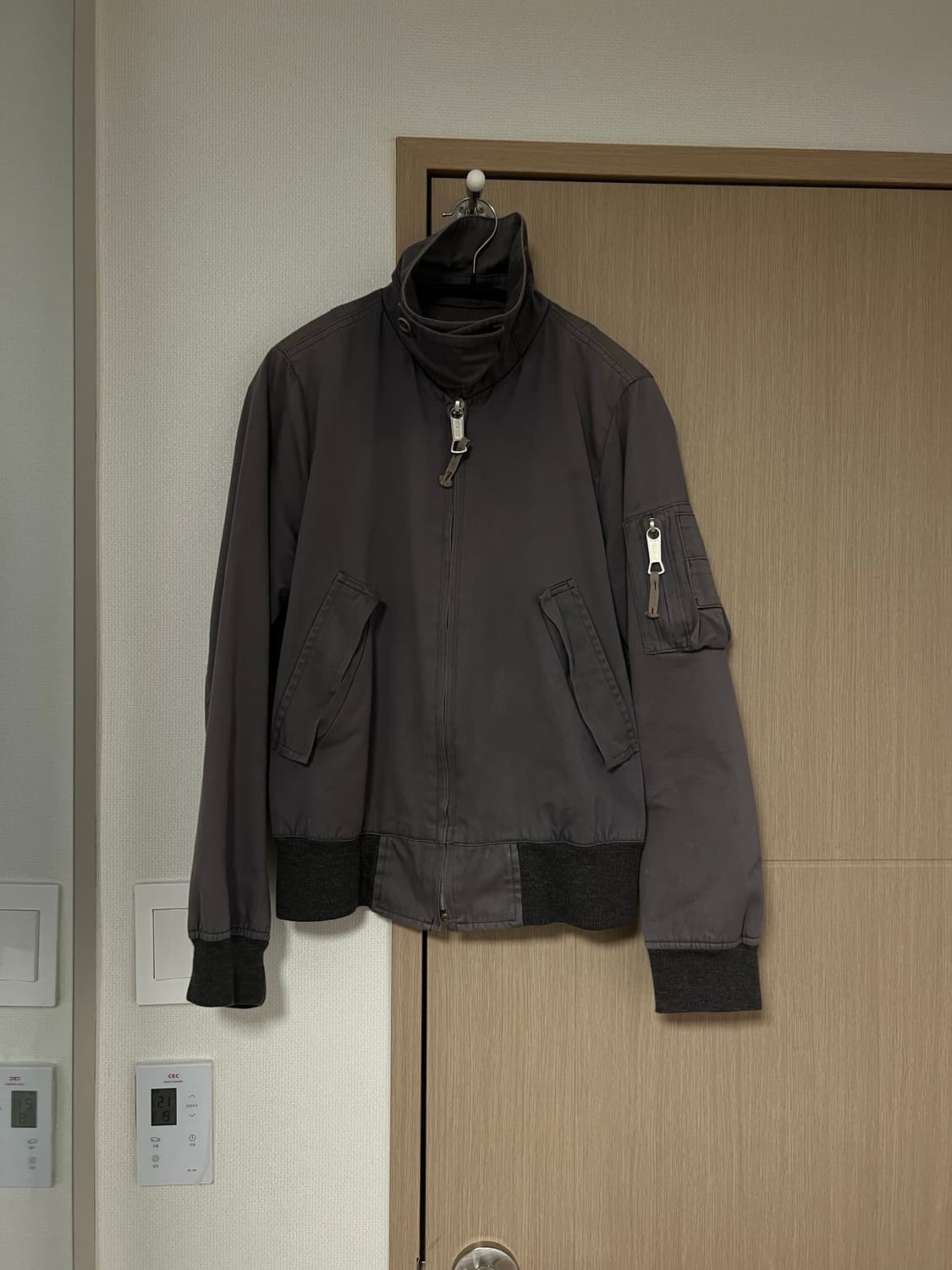 드리스 반 노튼 cvc 탱커 자켓 상품이미지2