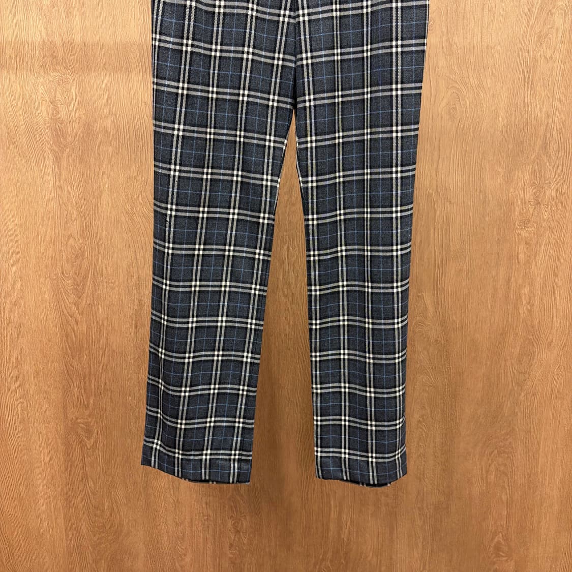 버버리 블루 라벨 스트레이트 팬츠 클래식 체크 패턴 포켓 디테일 차콜 상품이미지5