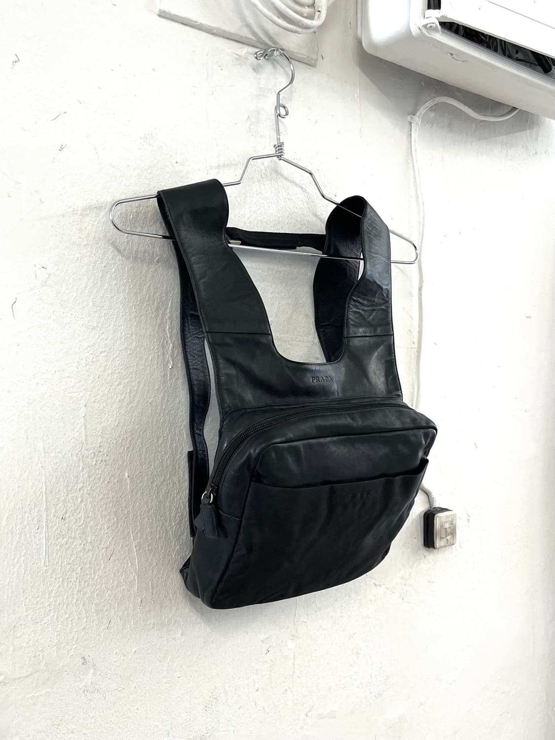 프라다 1999SS 런웨이 아카이브 링 체스트 백팩 상품이미지1