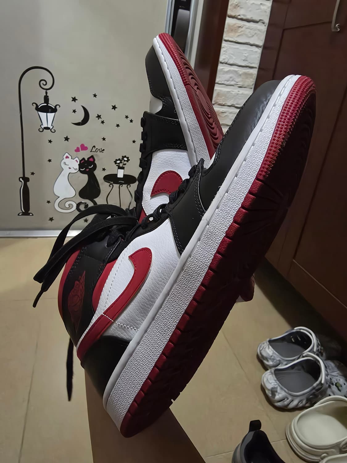 나이키 조던 1 미드짐 블랙 레드 화이트 260 상품이미지1