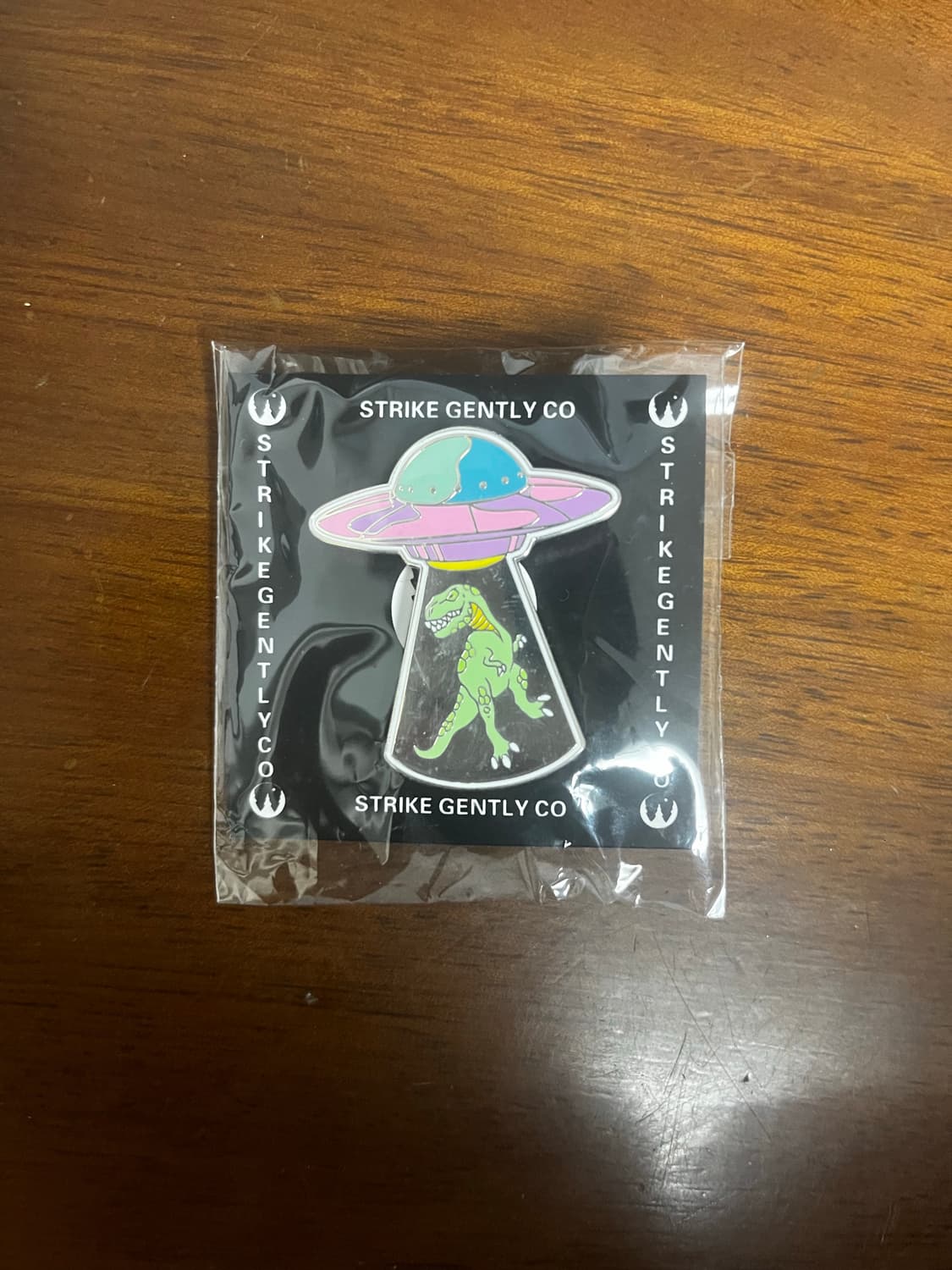 해외 뱃지 모음 (장미칼, 풍뎅이, 개구리, UFO 공룡) 상품이미지5