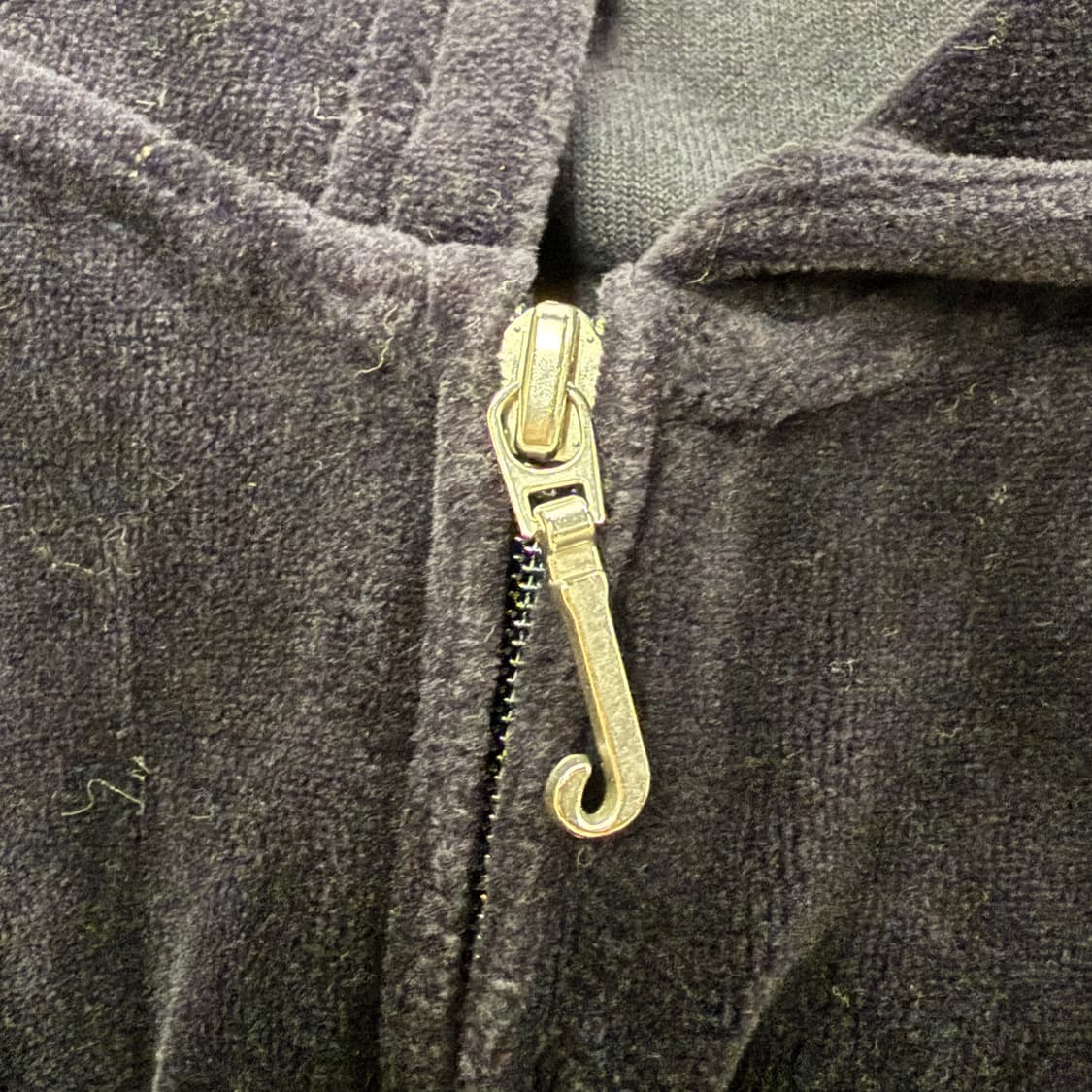 쥬시꾸뛰르 블랙 벨벳 큐빅 백로고 후드집업 상품이미지5