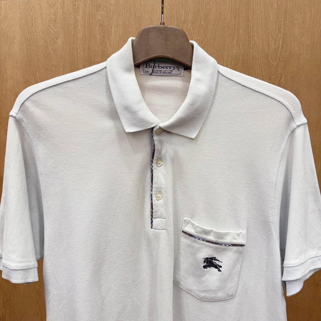 버버리 버버리스 반팔 카라티 포켓 로고 자수 디테일 연하늘 상품이미지4