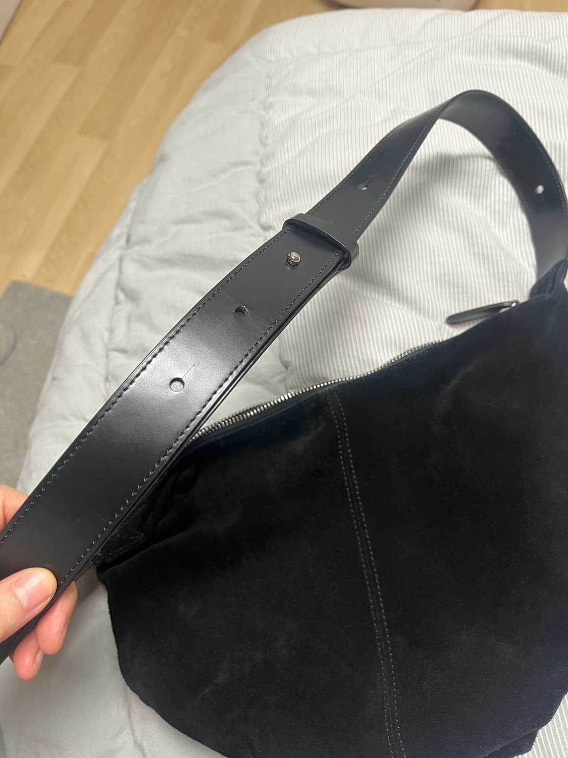 낫띵리튼 호보백 스웨이드 상품이미지5