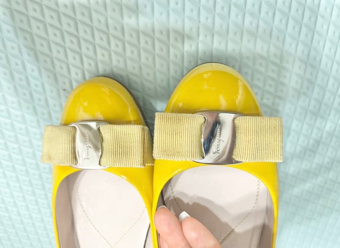  페레가모ㅡ 노랑색 바라 플랫슈즈 225~230 상품이미지2