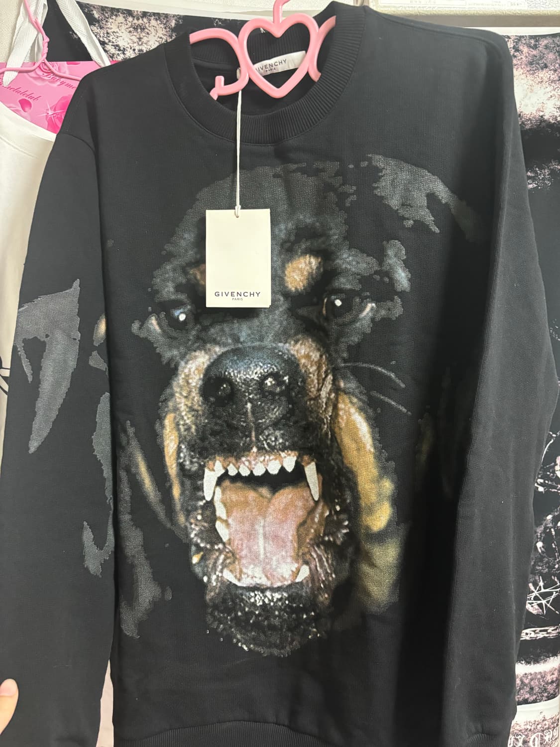 지방시 리카르도 티시 로트와일러 맨투맨 ss20 나우아임영착용 상품이미지1