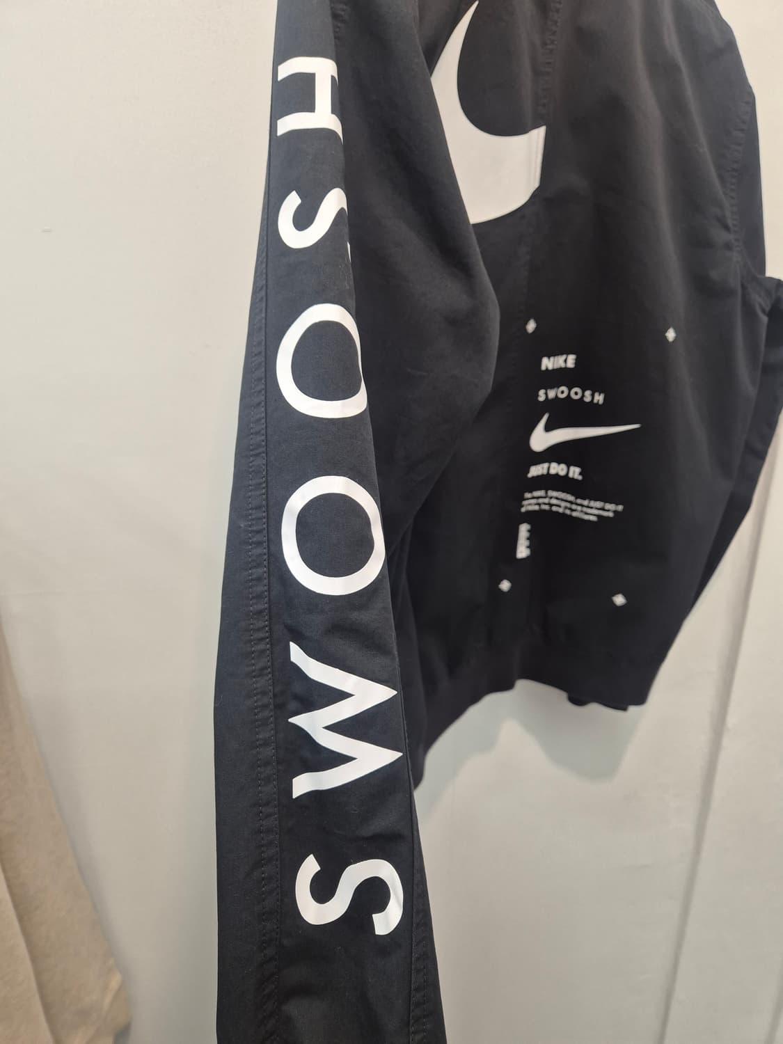 나이키 스우시 자켓 블랙 색상 L
 상품이미지4
