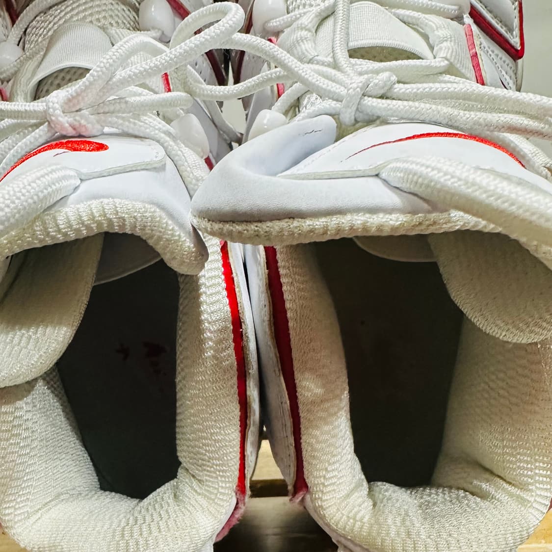 250) 나이키 운동화 남여공용 신발 에어 모어 업템포 흰빨 상품이미지7