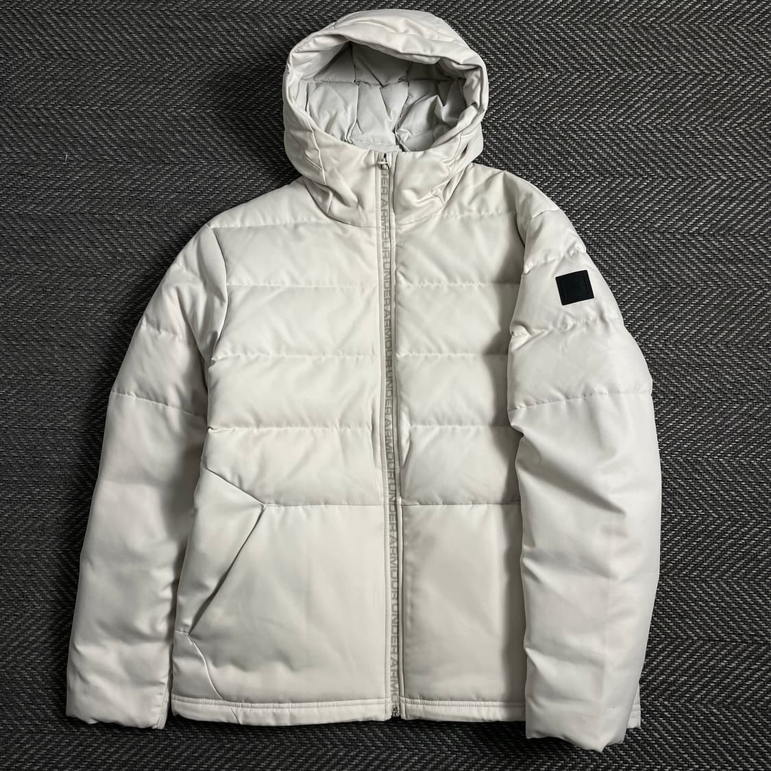 언더아머 사이드 패치 로고 덕 다운 패딩 점퍼 아이보리 o 4312 상품이미지1
