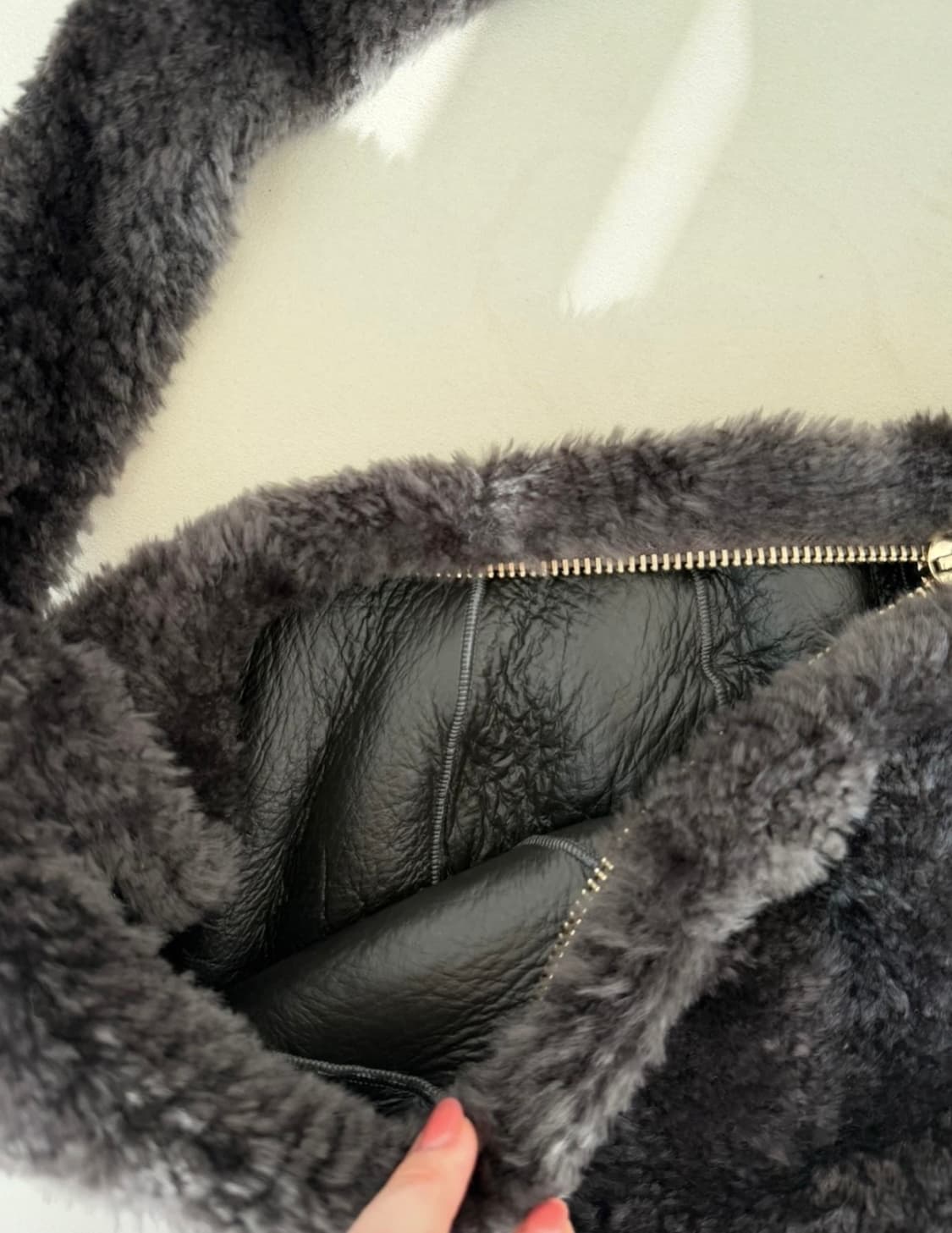 차콜 양100 호보 크로스백 상품이미지3