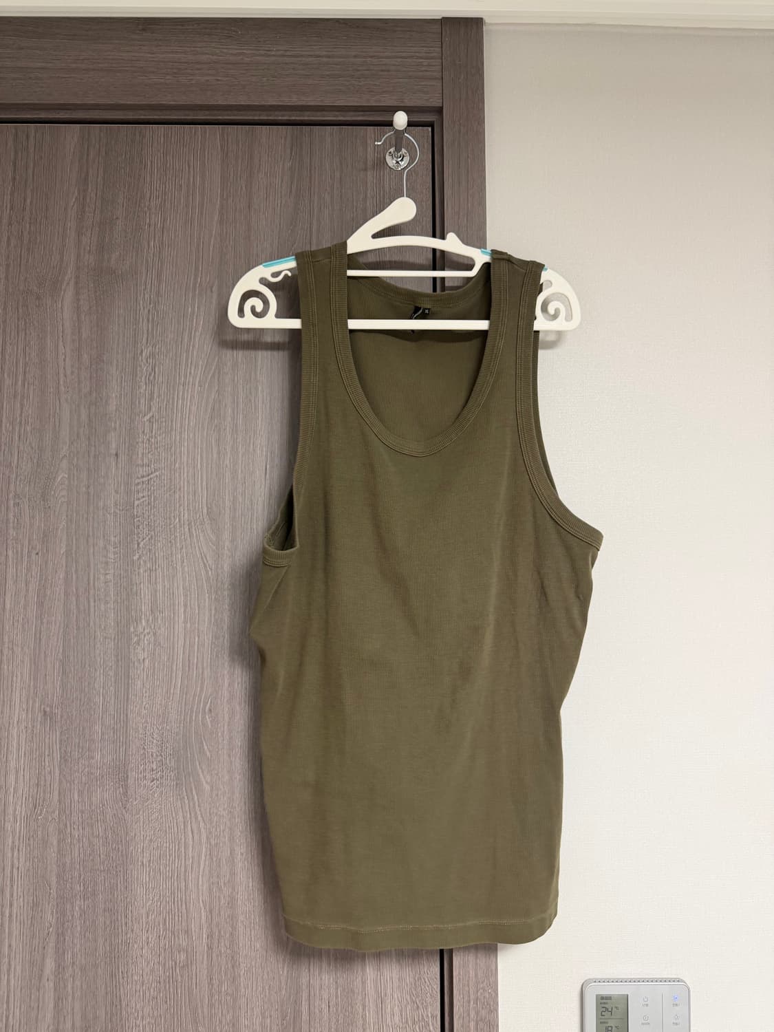 엔타이어스튜디오 슬리브리스 XL 카키  상품이미지1