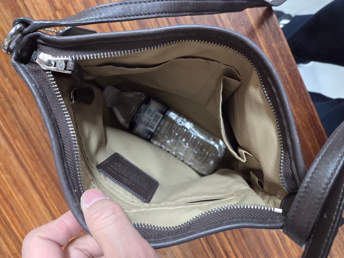 코치 은장 크로스백  상품이미지4