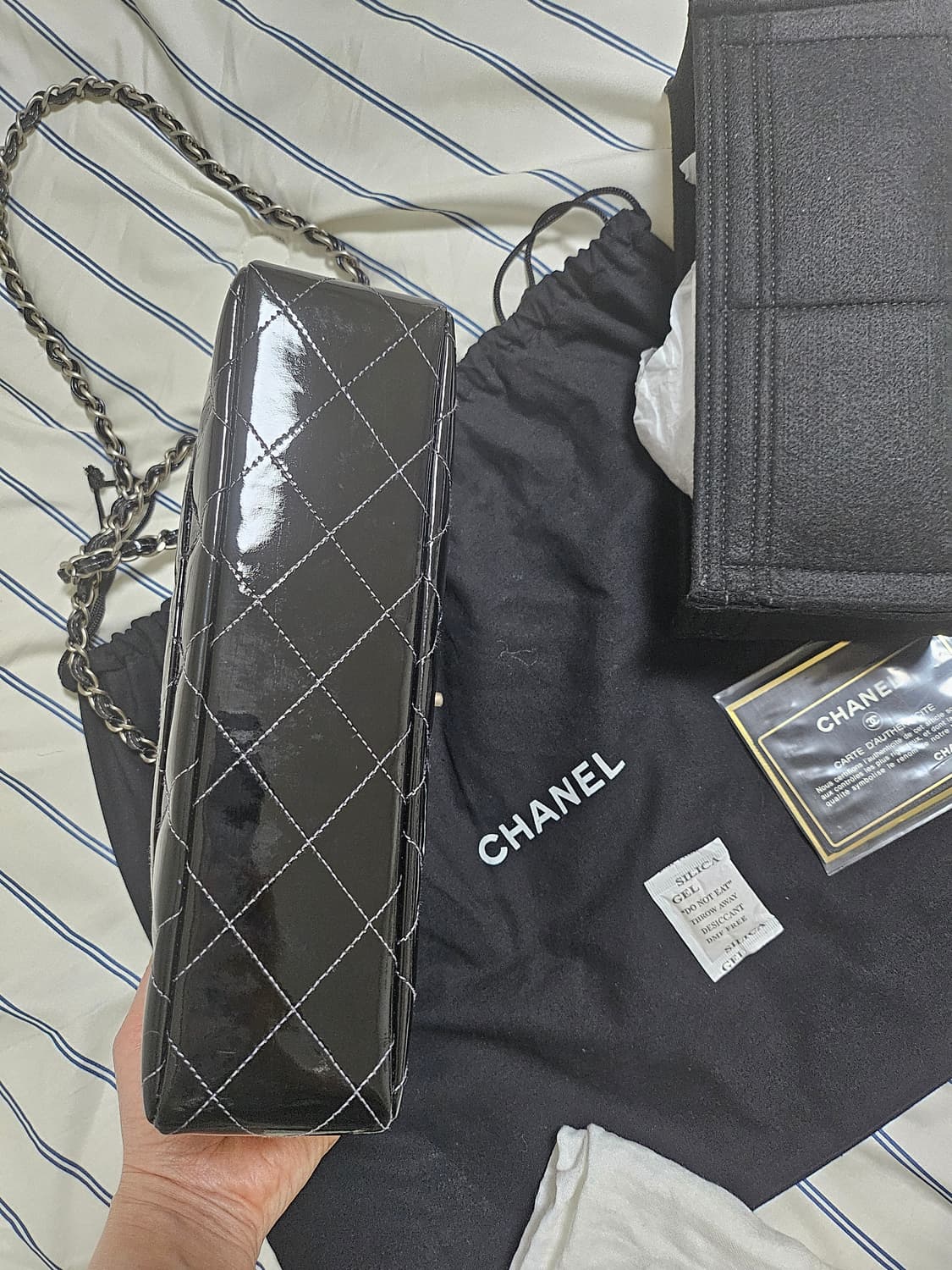 샤넬 6번대 페이던트 레더 클래식 미디엄 은장 상품이미지10