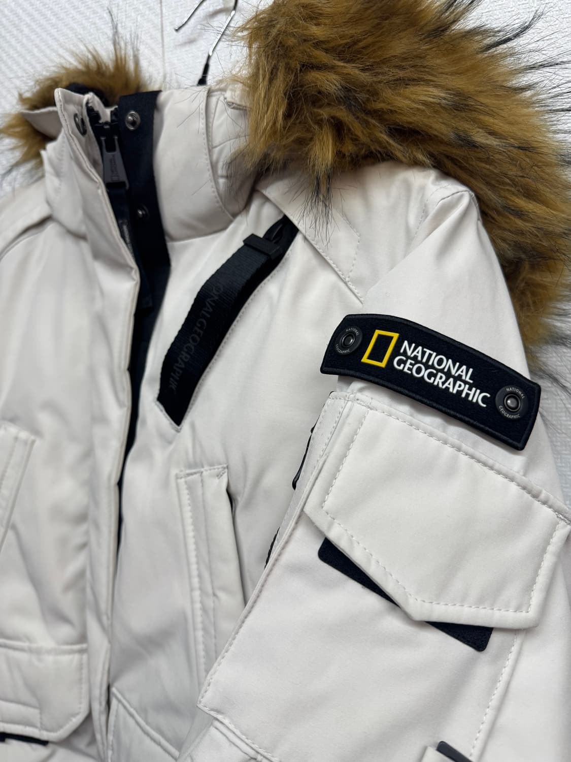 내셔널지오그래픽 와펜로고 덕다운 숏 후드패딩 S(M~L) 상품이미지2