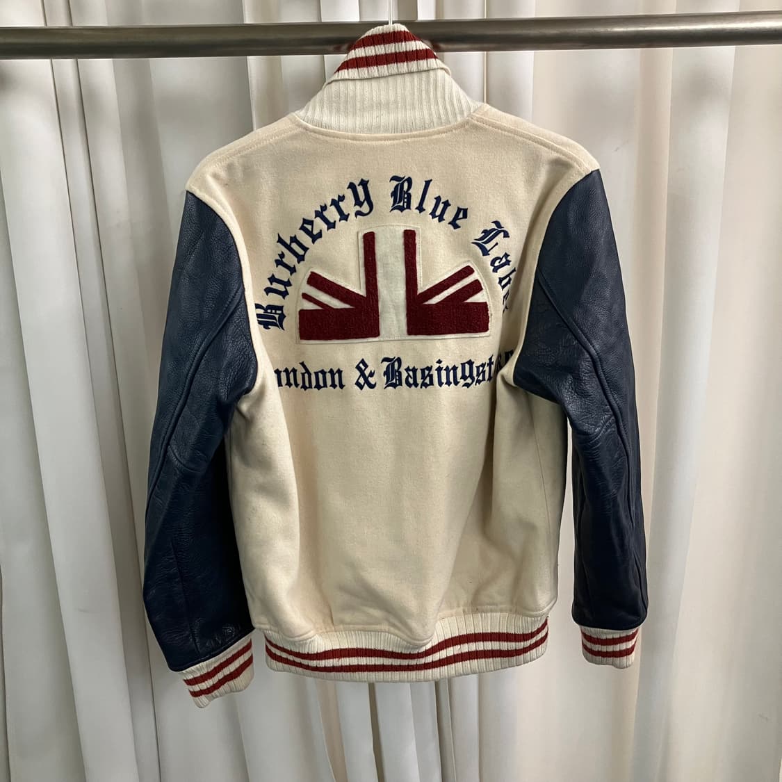 버버리 블루라벨 로고 와펜 가죽 소매 스타디움 자켓 M 상품이미지2
