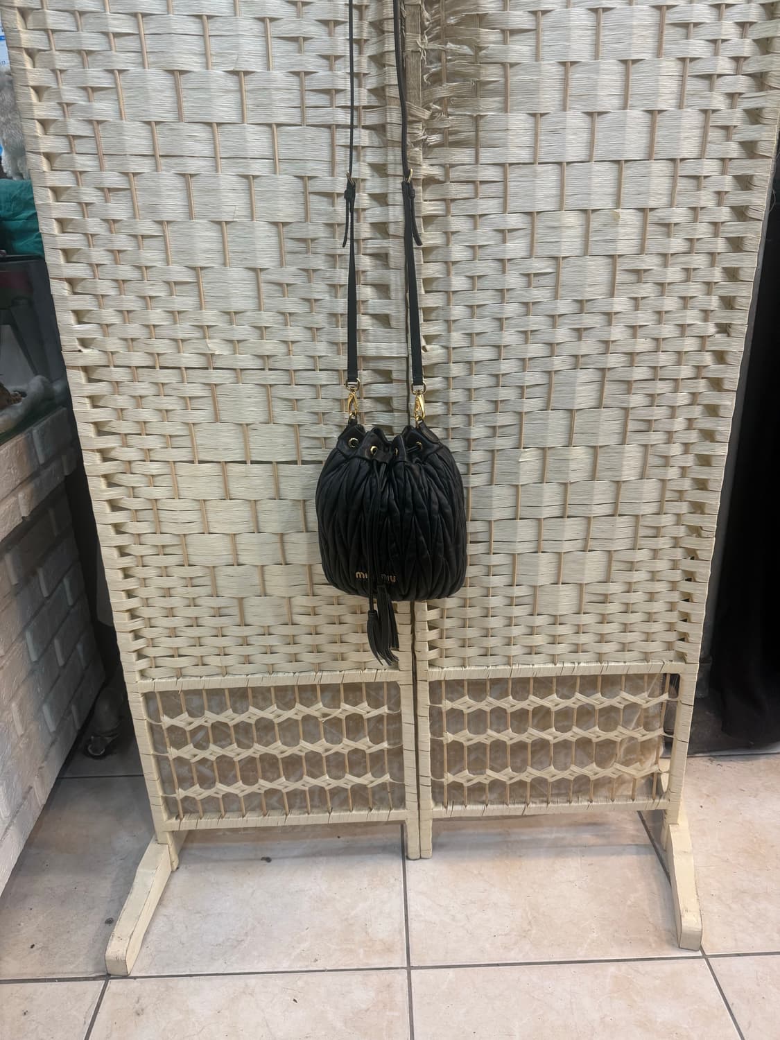 정품 미우미우 마테라쎄 나파 버킷백 팝니다 상품이미지1