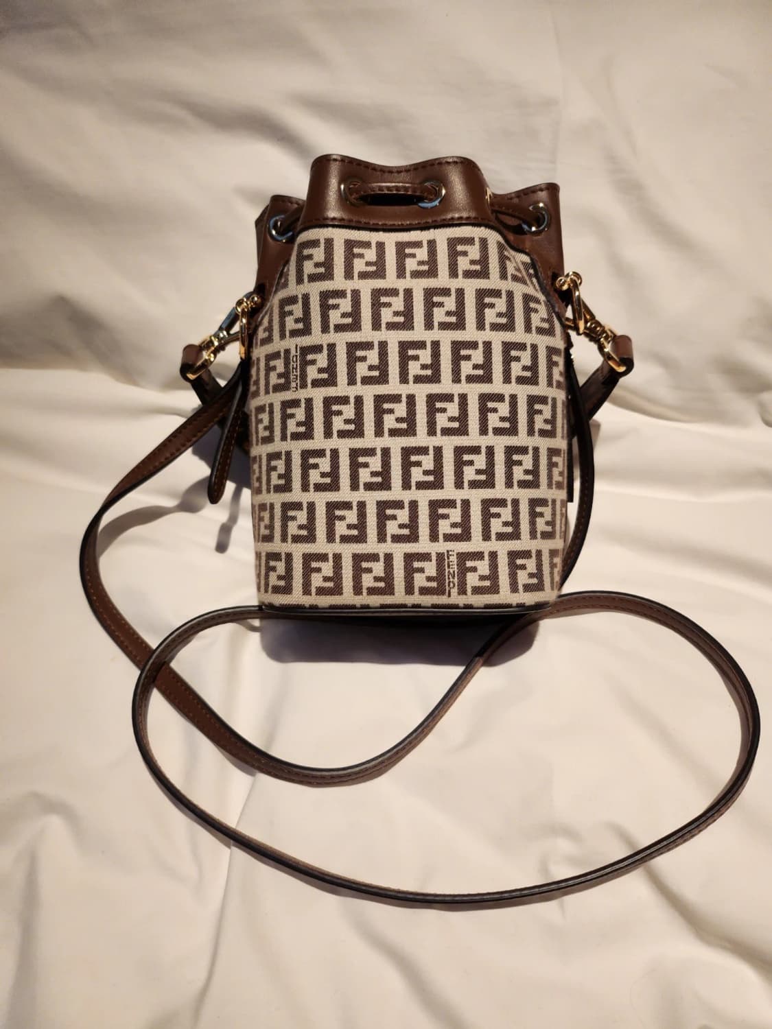 펜디 몬트리조 버킷백 상품이미지2