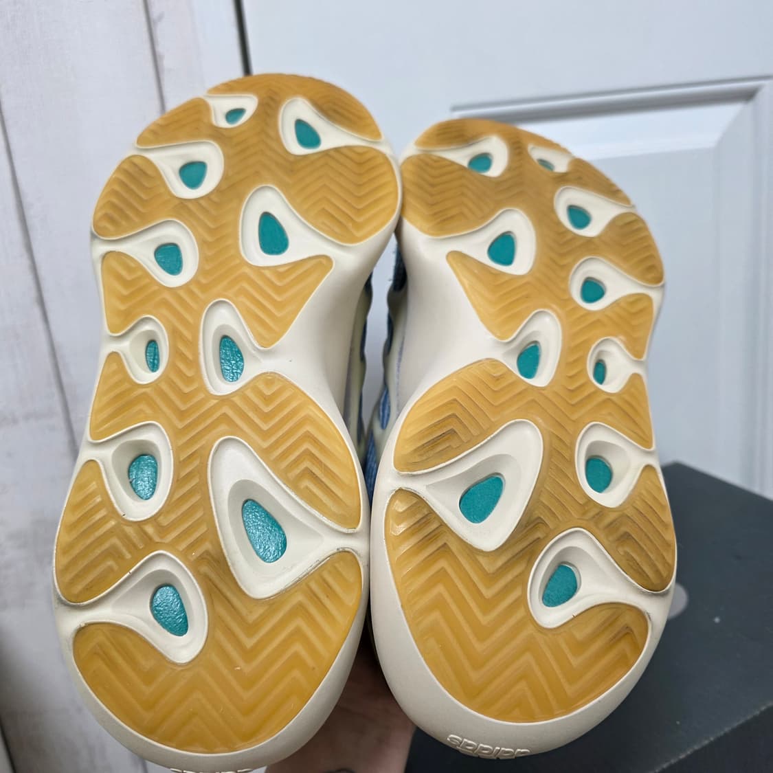 아디다스 이지 700 V3 카이아나이트 285 칸예 신발 상품이미지7