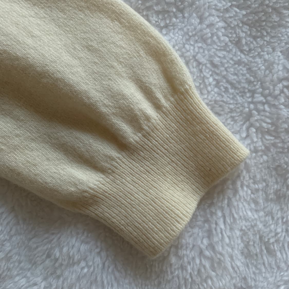 원로그 WONLOG 파인울 브이넥 크림 가디건 상품이미지7