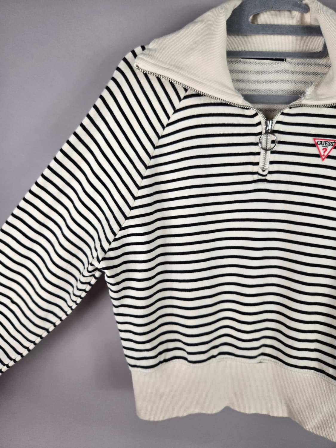 [무료배송]게스 F 여성 스트라이프 반집업 숏 스웨트 맨투맨 티셔츠 상품이미지4