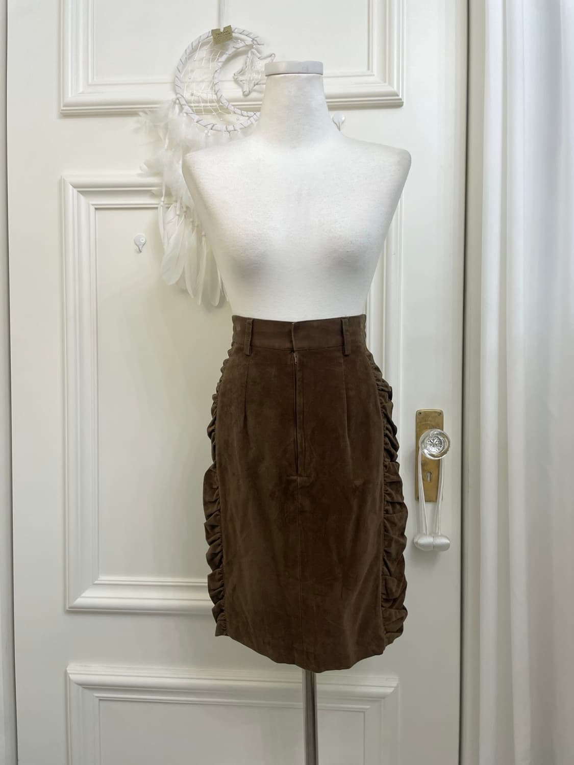 brown suade side shirring midi skirt 상품이미지1
