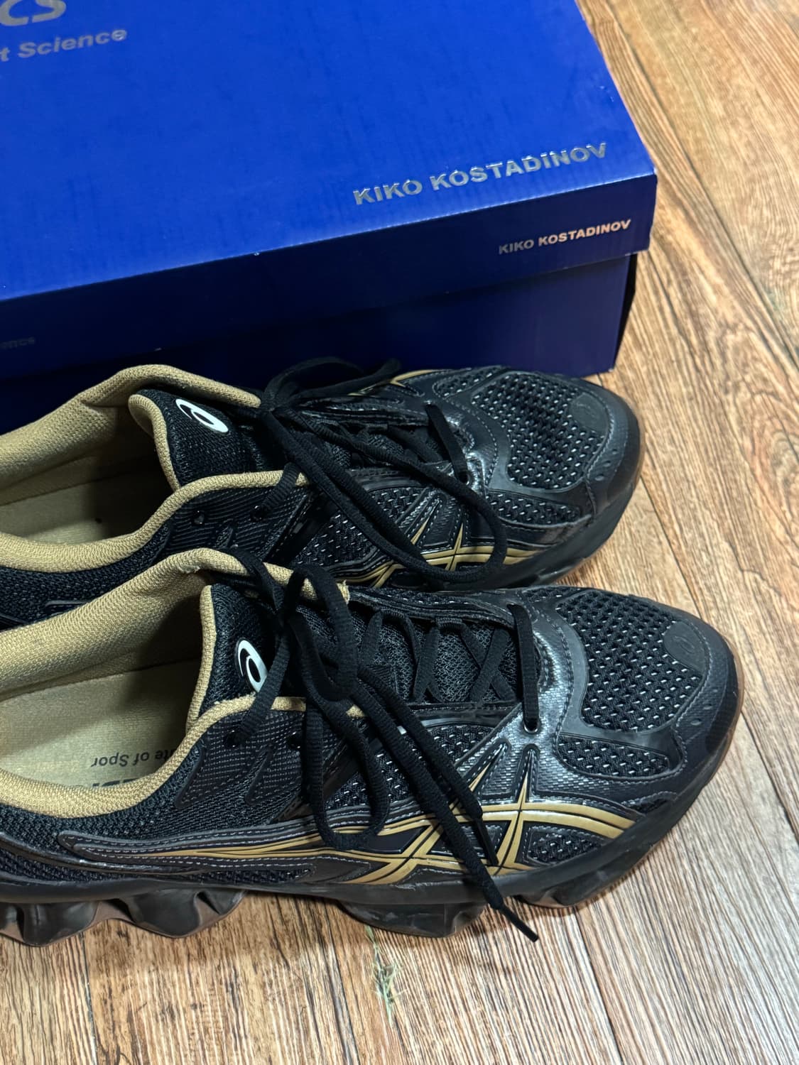 아식스 x 키코 코스타디노브 젤 퀀텀 지엔치아 다크 그레이 상품이미지3