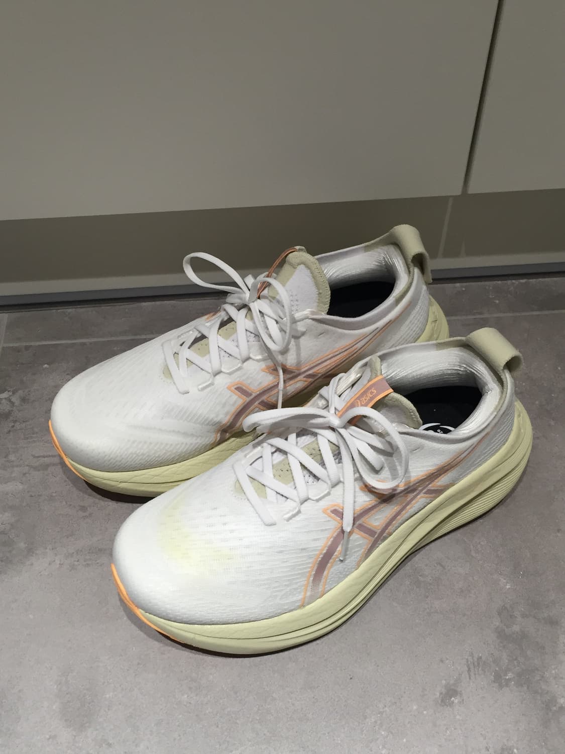 아식스 젤 님버스 27 러닝화 상품이미지1